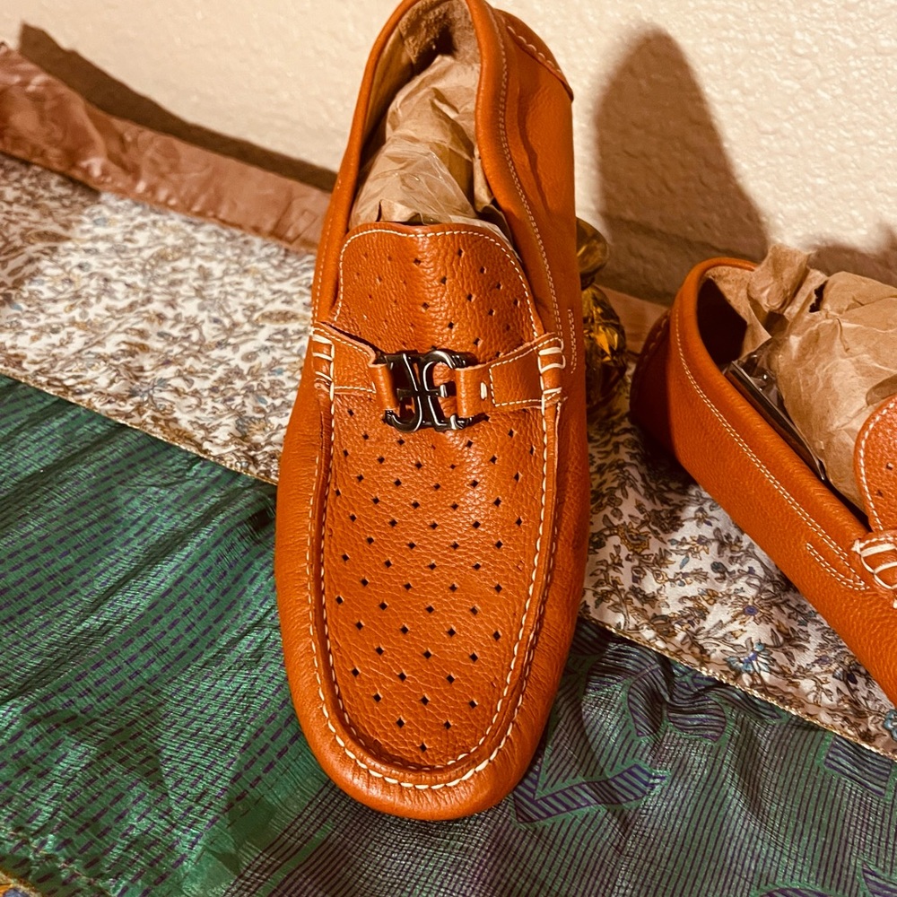 Men’s Elegant Tan Leather Loafers with Metal Accent